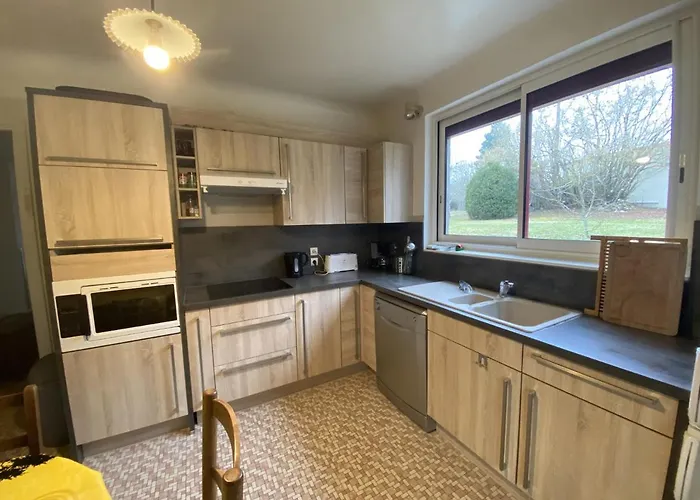 Сasa de vacaciones Maison Spacieuse Avec Jardin, Proche Thermes Et Commodités à - Fr-1-541-17 *