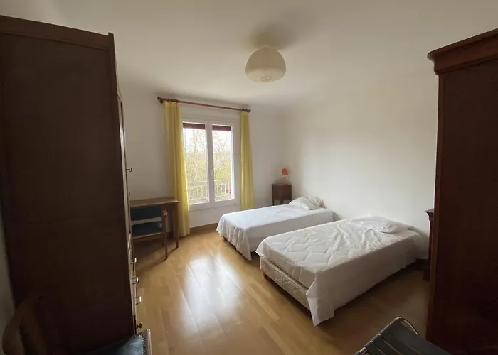 Maison Spacieuse Avec Jardin, Proche Thermes Et Commodités à - Fr-1-541-17