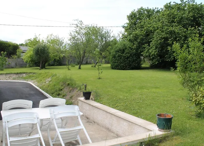 Maison Spacieuse Avec Jardin, Proche Thermes Et Commodités à - Fr-1-541-17 * La Roche-Posay